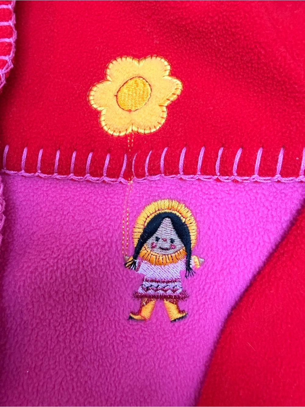 Disney vintage Y2K It’s A Small World After All toddler fleece button - Picture 6 of 6